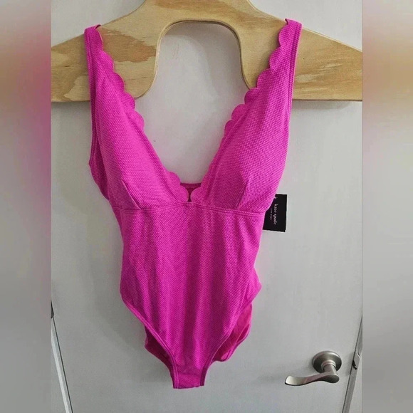 Kate Spade Vivid Snapdragon Scalloped One Piece Swim suit Size XL - Picture 1 of 5
